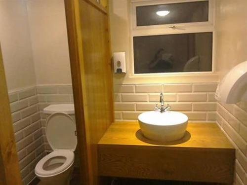 Holland Hotel Llanfachraeth 外观 照片
