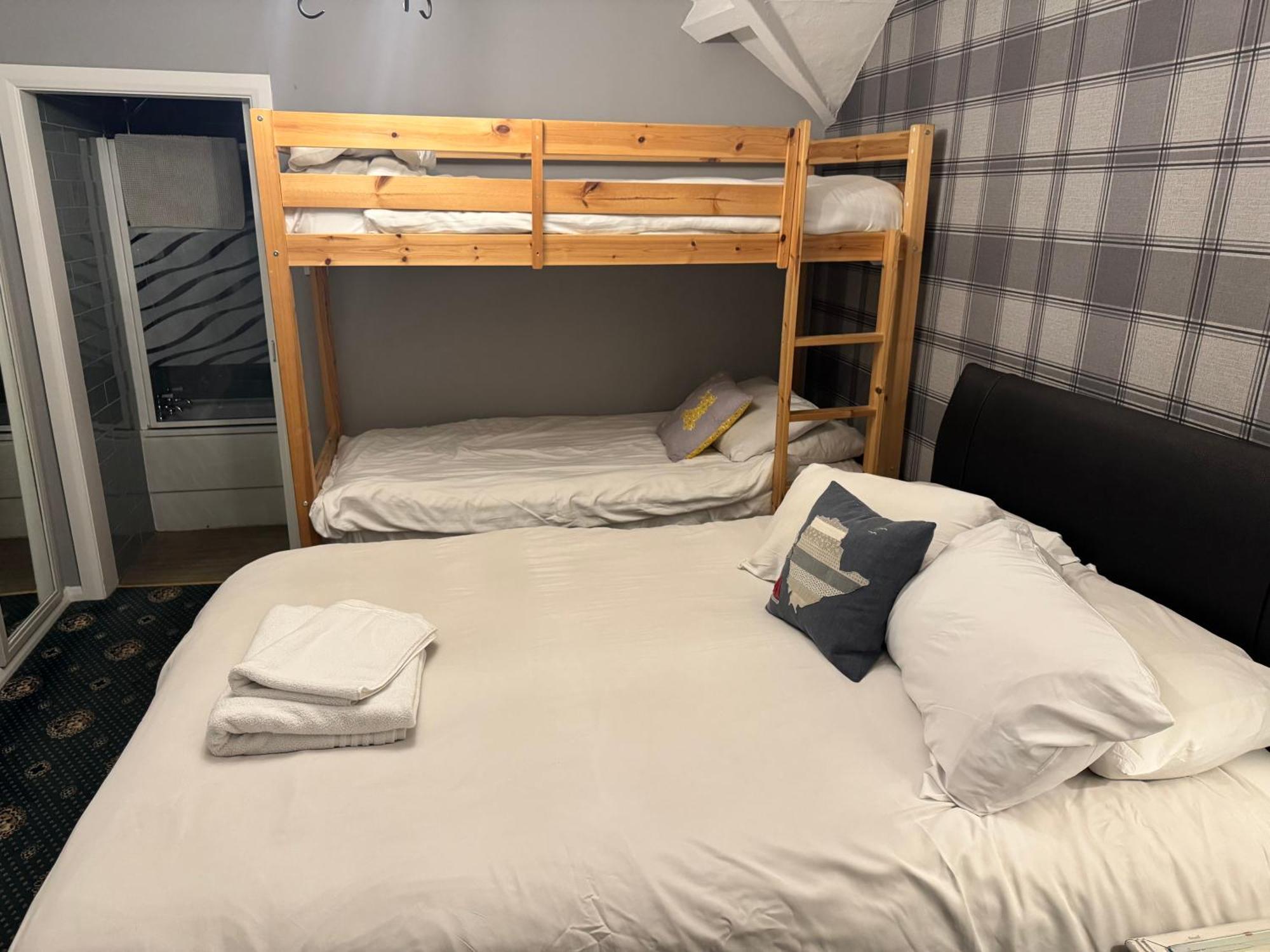 Holland Hotel Llanfachraeth 外观 照片