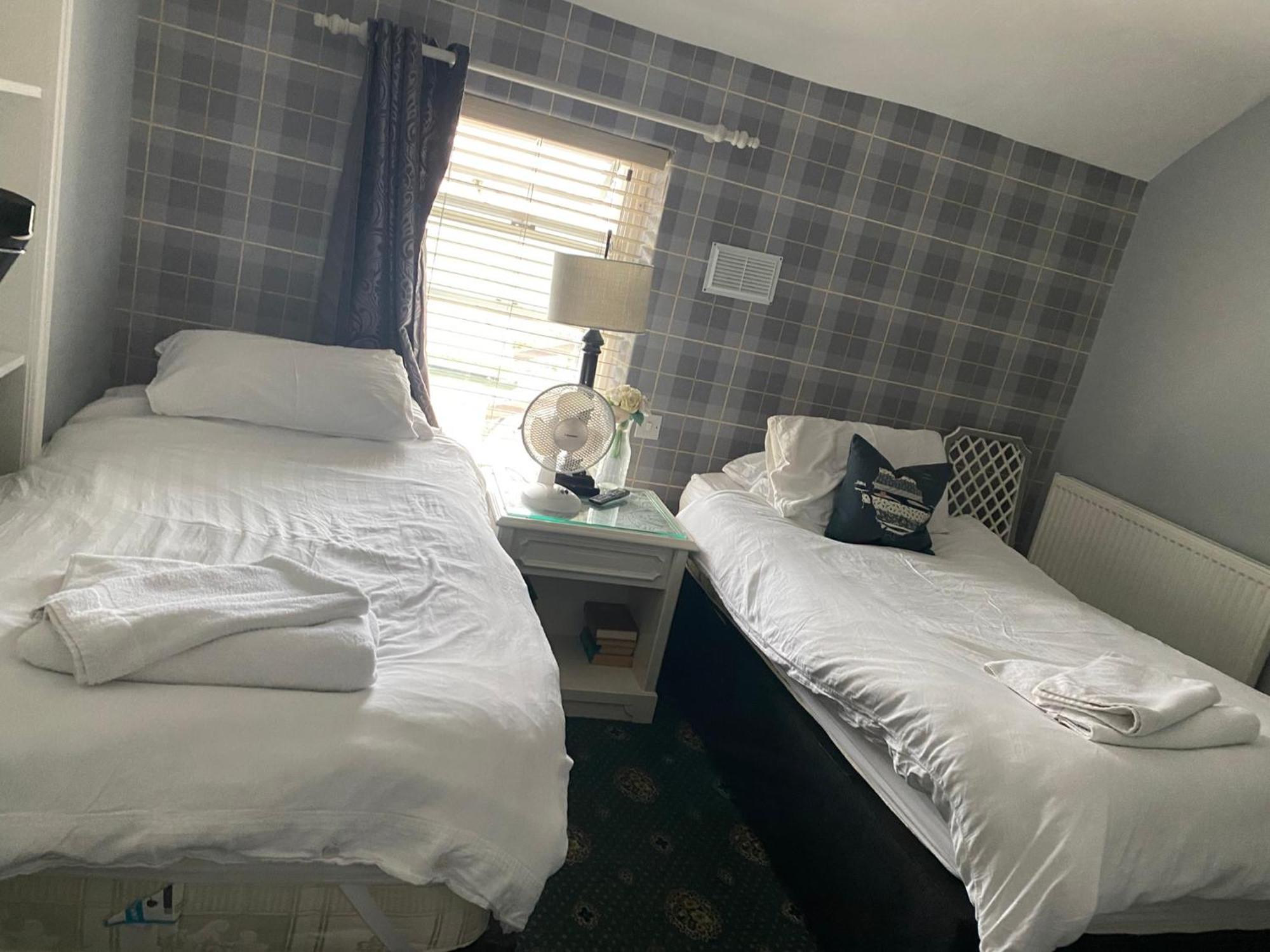 Holland Hotel Llanfachraeth 外观 照片