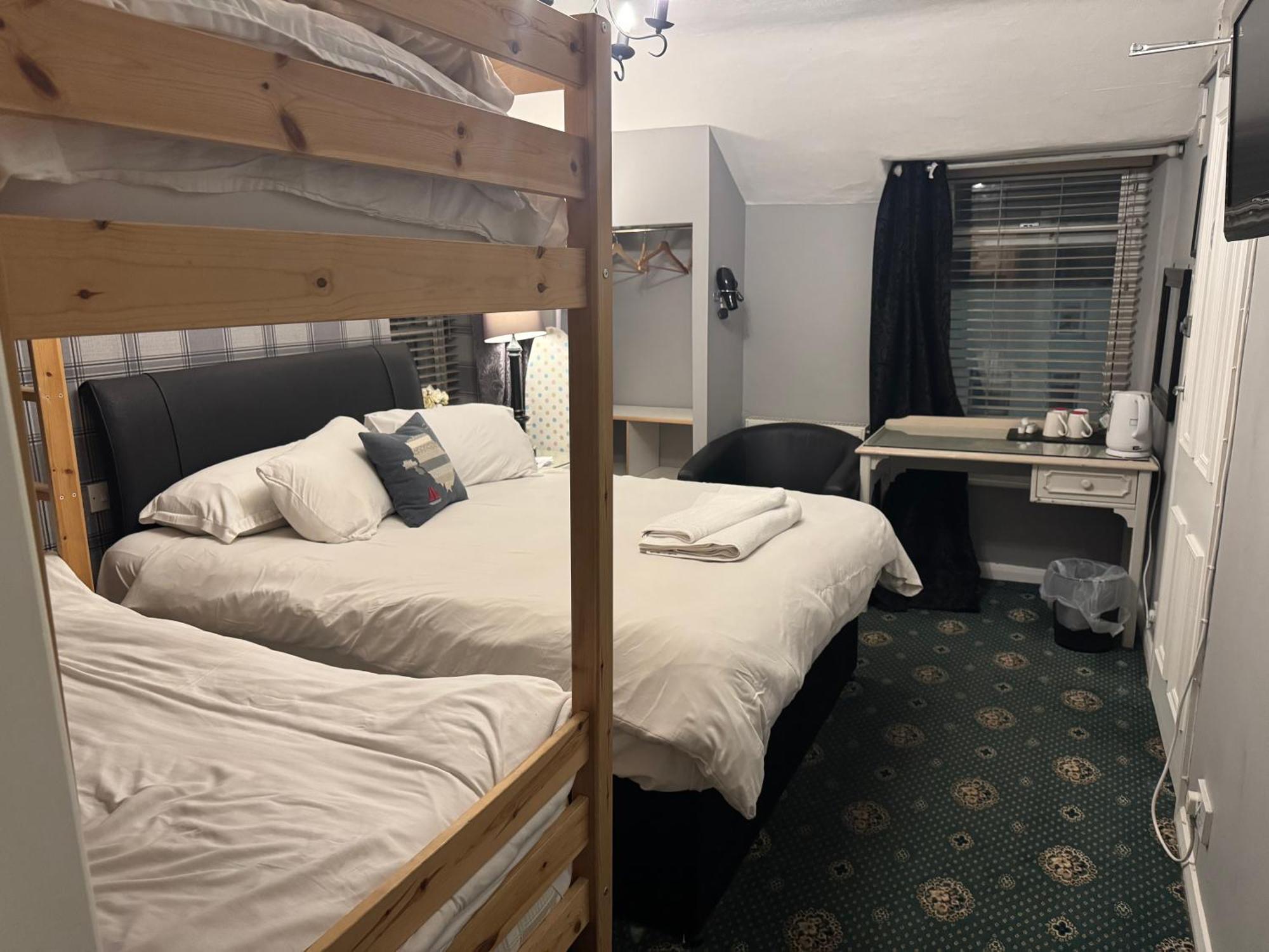 Holland Hotel Llanfachraeth 外观 照片