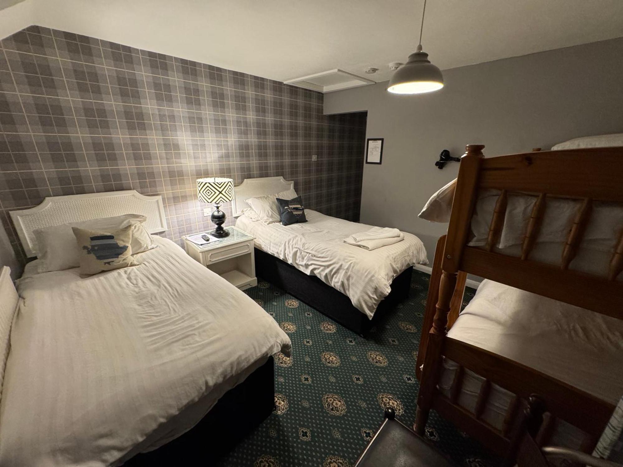 Holland Hotel Llanfachraeth 外观 照片